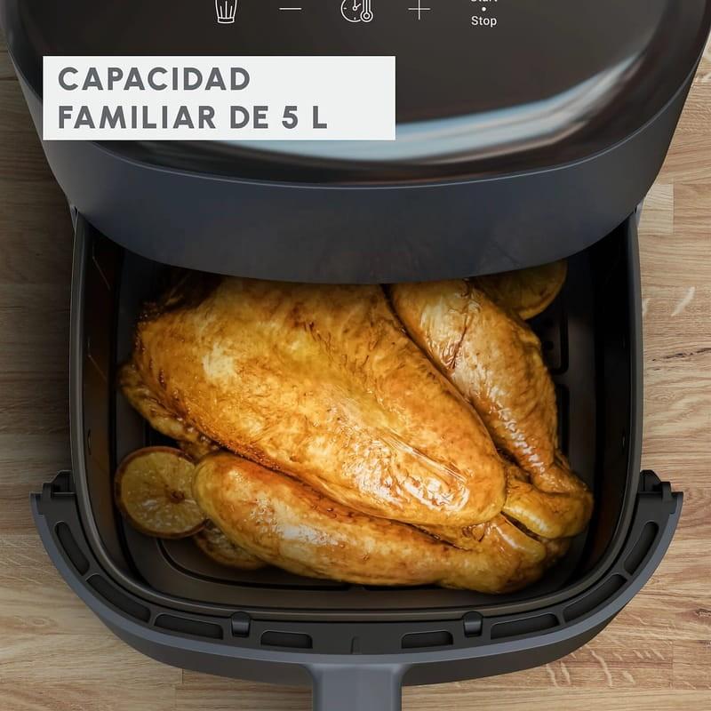 Moulinex Easy Fry EZ245B20 5L  Negro - Freidora de aire Foto real pollo asado en la cesta 