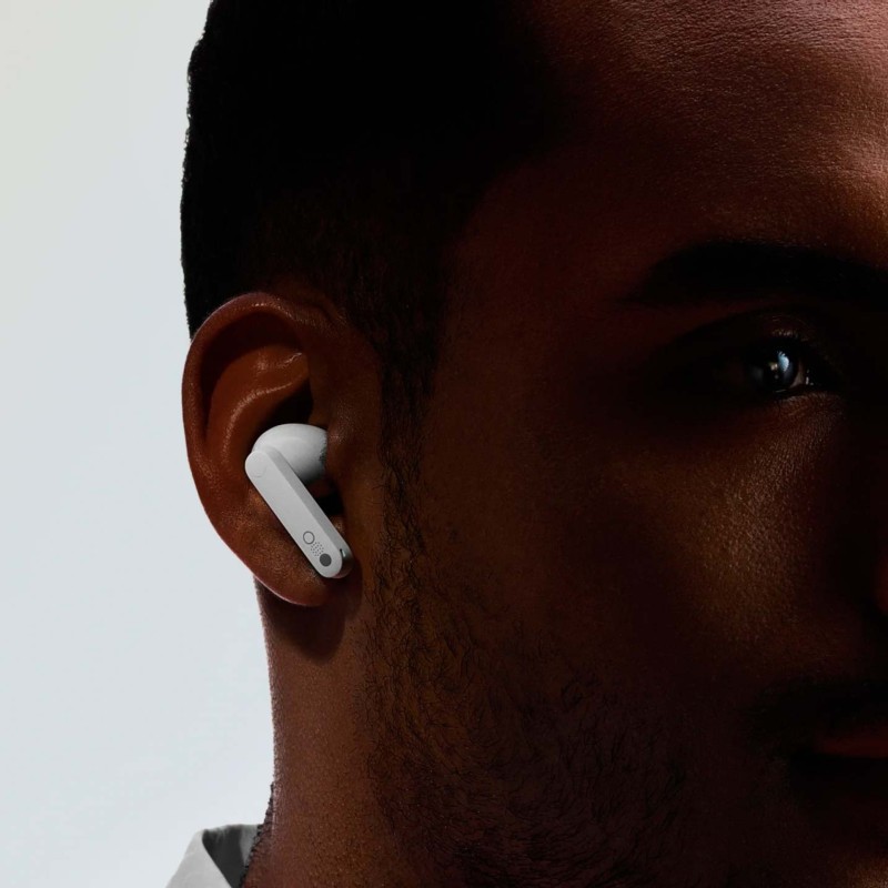 fotografía real de los Auriculares Inalámbricos Nothing CMF Buds Pro 2 Gris Claro