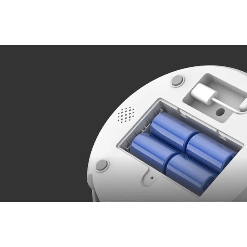 Detalhe do compartimento de pilhas do Alimentador Inteligente Para Mascotas Petoneer Nutri Mini Feeder