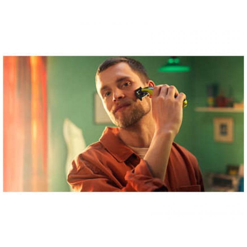 Homme rasé avec la lame Philips QP410/50