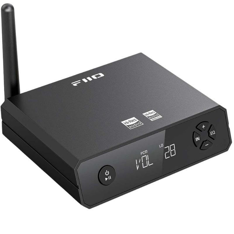 FiiO BR13 - Receptor Bluetooth compacto con antena externa, pantalla LED con volumen y modos, botones físicos de control y diseño angular en negro mate