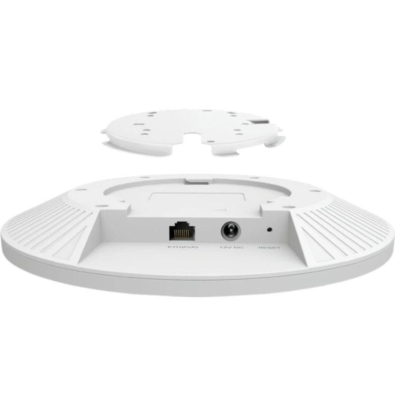 TP-Link Omada EAP673 punto de acceso blanco con base de montaje, diseño plano, ranuras de ventilación laterales, puerto Ethernet y entrada de alimentación