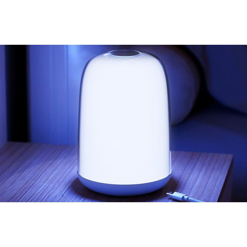 Lámpara inteligente LED RGB blanca, forma de cúpula suave, base gris, luz regulable hasta 6500K; diseño minimalista para mesa, compatible con HomeKit y WiFi.