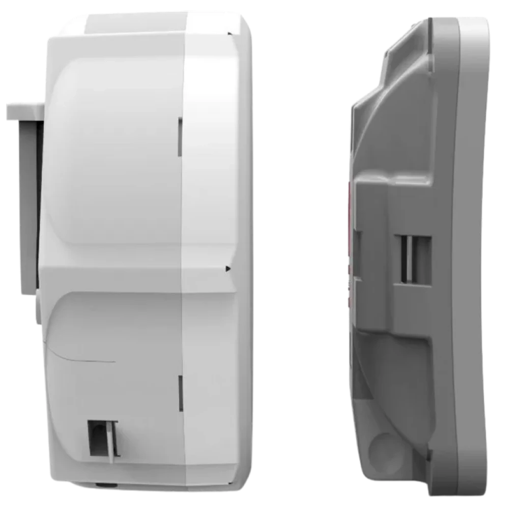Mikrotik SXTsq Lite5 CPE exterior compacto en carcasa blanca y gris, perfil delgado con soporte de montaje lateral y puertos protegidos
