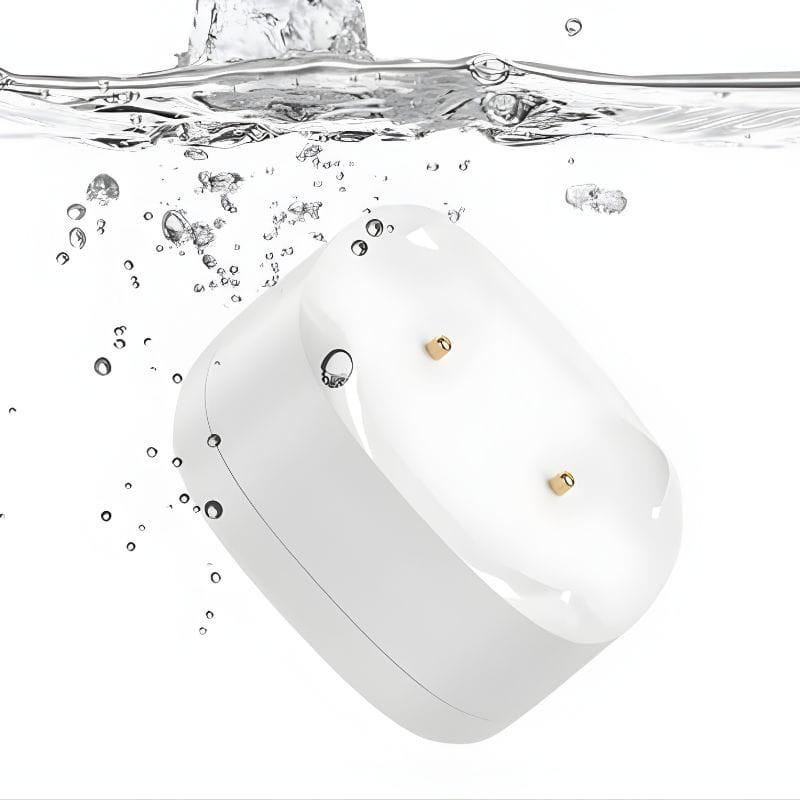 Sensor inteligente de fuga de água/inundação ZigBee SONOFF SNZB-05P (+bateria): módulo branco compacto com dois pinos dourados, resistente a respingos e