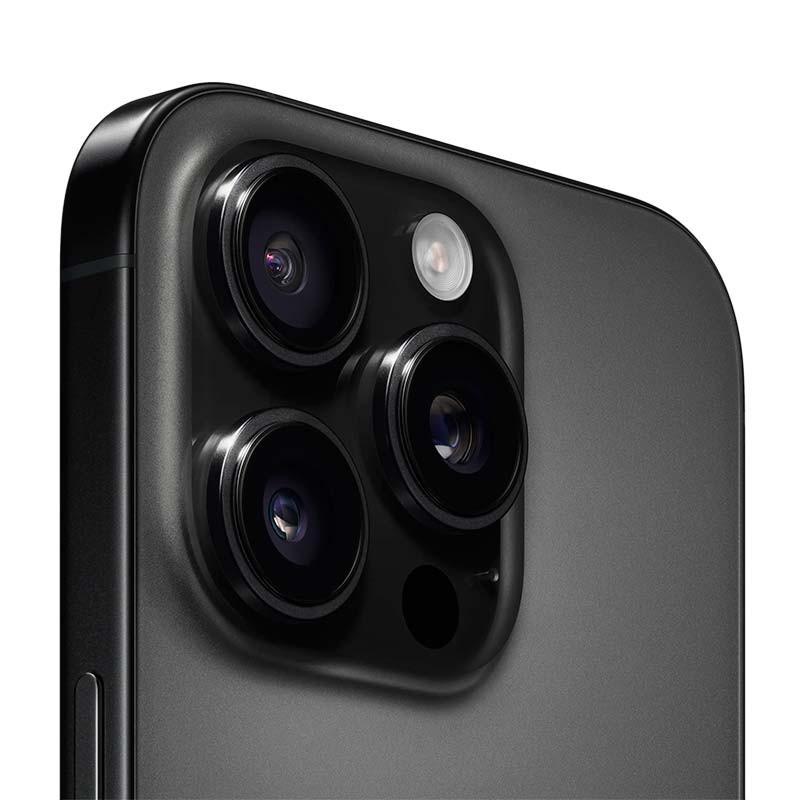 Módulo de cámara trasera del iPhone 16 Pro en titanio negro: triple lente gran angular, ultra gran angular y teleobjetivo con flash, acabado premium renovado.