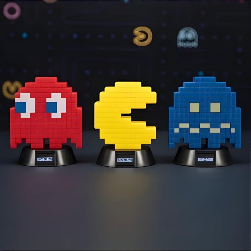 Lámpara Paladone Icon Blinky Pac-Man: luz LED con forma de fantasma rojo pixelado, estilo retro arcade, ideal para escritorio o estantería.