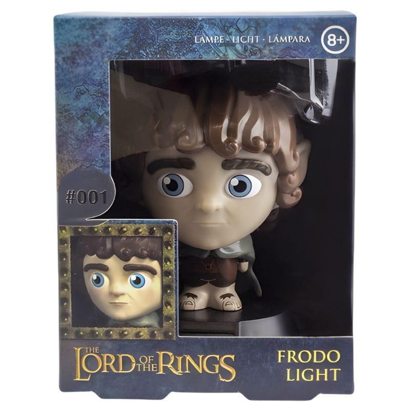 Lampe Paladone Icon Frodo Le Seigneur des Anneaux : figurine chibi éclairée, visage rond, oreilles pointues, manteau, base noire avec logo officiel.
