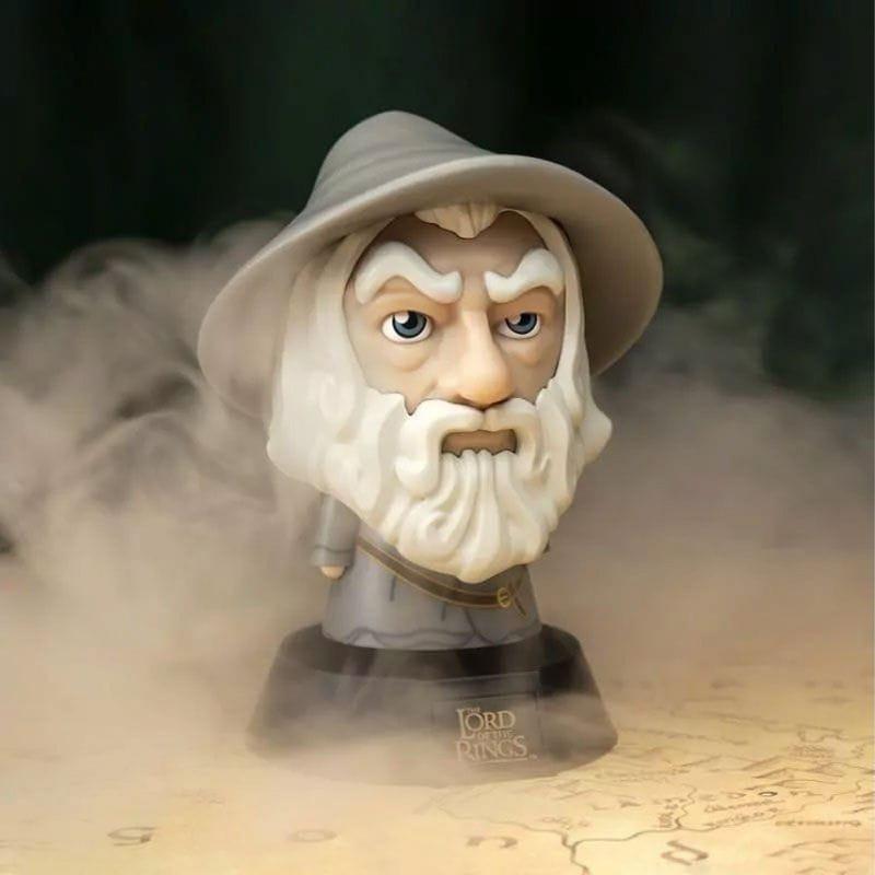 Lámpara Paladone Icon Gandalf: mini luz de mesa con figura chibi de Gandalf, sombrero y barba gris, base negra “Lord of the Rings”, brillo cálido
