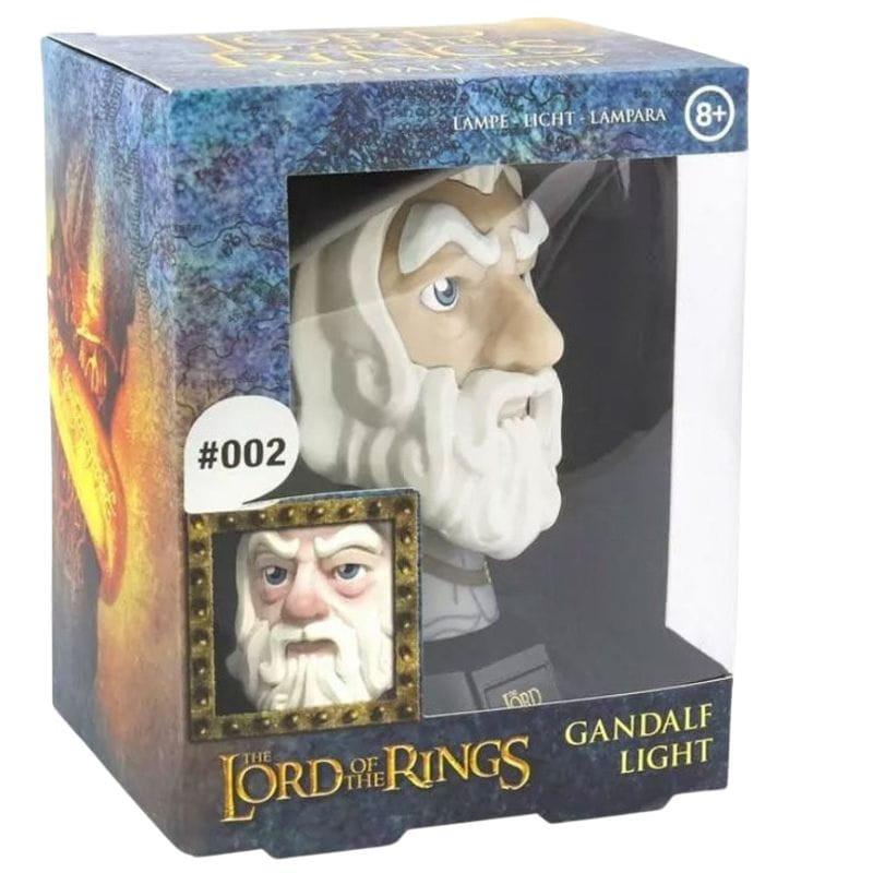 Lámpara Paladone Icon Gandalf: figura chibi de Gandalf con sombrero gris y barba blanca, base con logo LOTR, luz ambiente ideal para fans y coleccionistas.