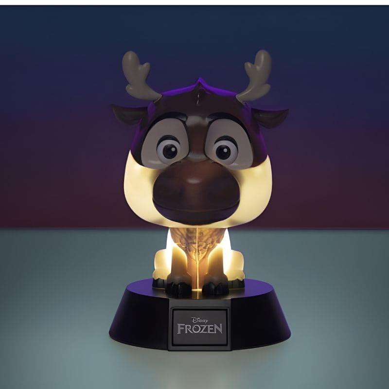 Lámpara Paladone Icon Sven Frozen: figura de reno iluminada, luz cálida, base negra con placa “Disney Frozen”, ideal para escritorio o noche.