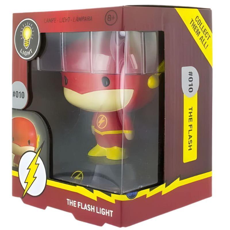 Lámpara Paladone Icon The Flash 3D: figura chibi de The Flash roja y amarilla con logo del rayo, base iluminable, en caja coleccionable con ventana.
