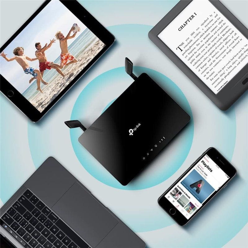 Routeur TP-Link Archer MR400 noir, boîtier brillant avec deux antennes, voyants LED frontaux; double bande 2,4 GHz/5 GHz et support 4G LTE.