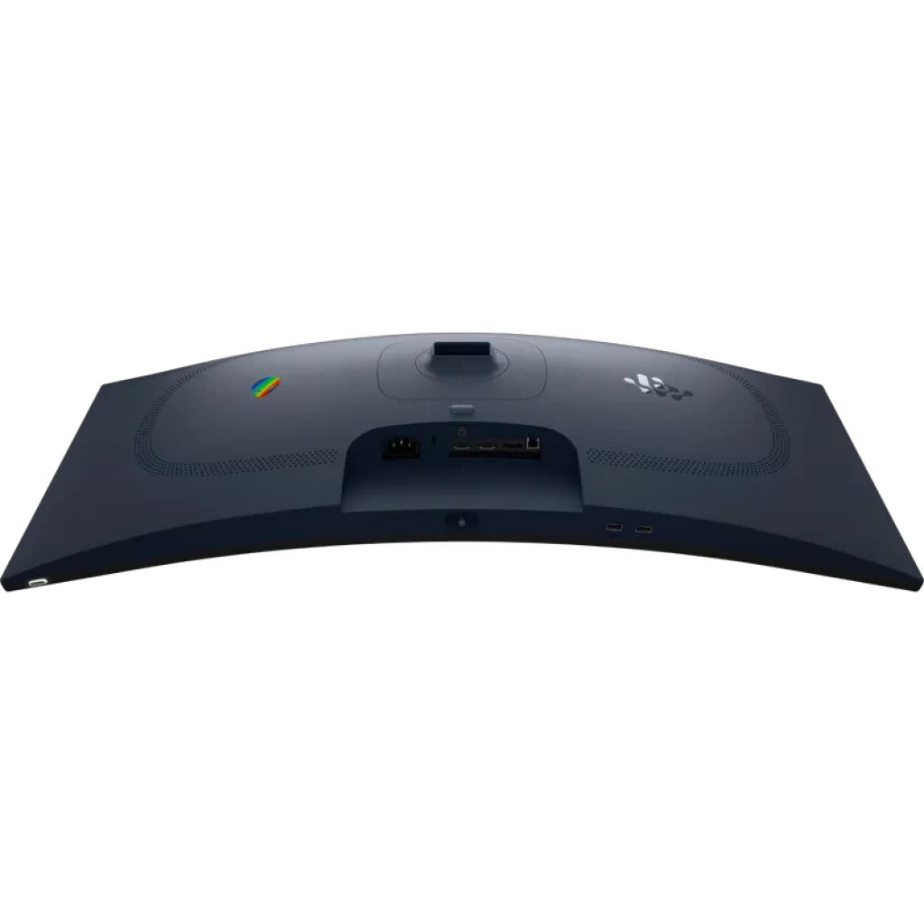 Parte traseira do monitor curvo Alienware 34 pol preto, com curvatura acentuada, porta de energia, HDMI, DisplayPort, USB e acabamento premium com LEDs