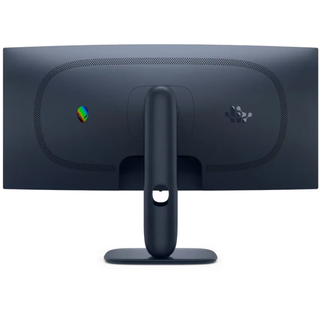 Traseira do monitor curvo preto de 34 polegadas com suporte central robusto, grelhas de ventilação amplas e logotipos Alienware colorido e em relevo