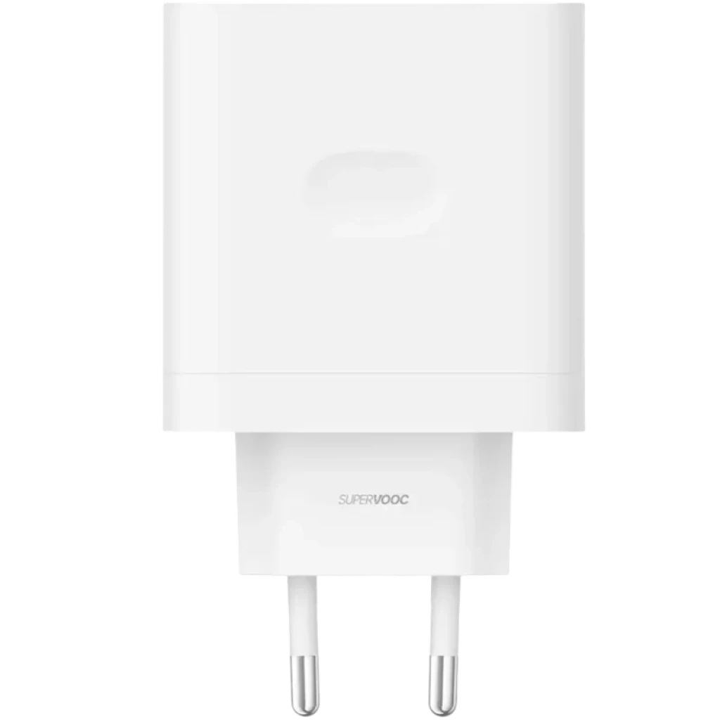 Cargador de pared Realme 80W USB A SuperVooc en color blanco, diseño compacto con enchufe europeo de dos pines y logo SuperVooc en la base