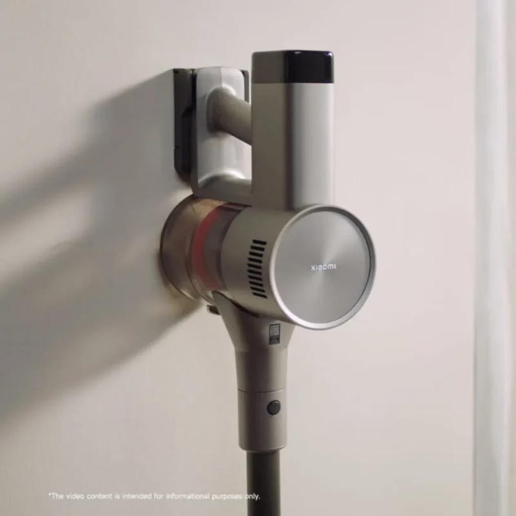 Aspirateur balai Xiaomi Vacuum Cleaner G30 Max fixé au mur, corps gris métal compact, poignée ergonomique, tube fin et réservoir transparent avec filtre