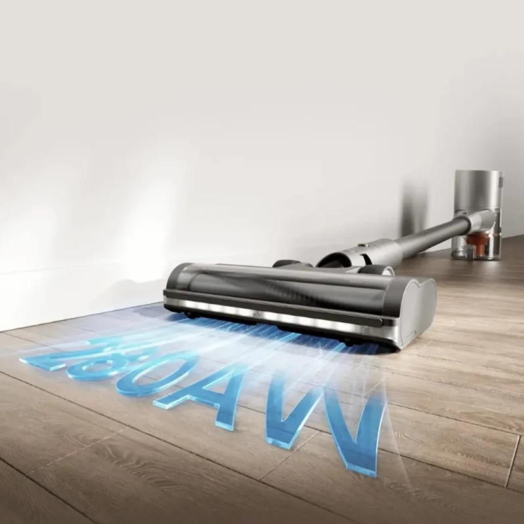 Xiaomi Vacuum Cleaner G30 Max: brosse motorisée au sol, lumière LED frontale, design gris métallique, tube long, puissance 780 W projetée sur le parquet