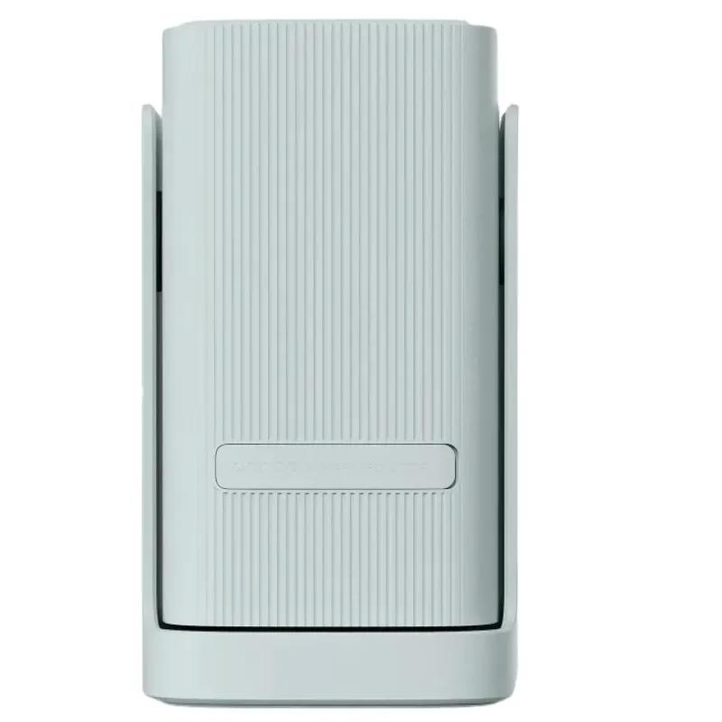 Projetor Wanbo Cube 1 em Sky Blue, design cilíndrico minimalista com textura vertical, base elevada e cantos arredondados, detalhe Cube em relevo