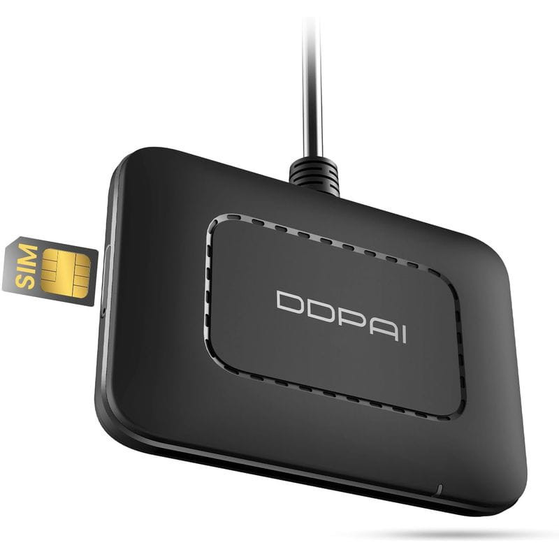 DDPAI 4G Cloud Box negro con ranura para tarjeta SIM, carcasa compacta y ventilación lateral; cable superior integrado para conexión estable.