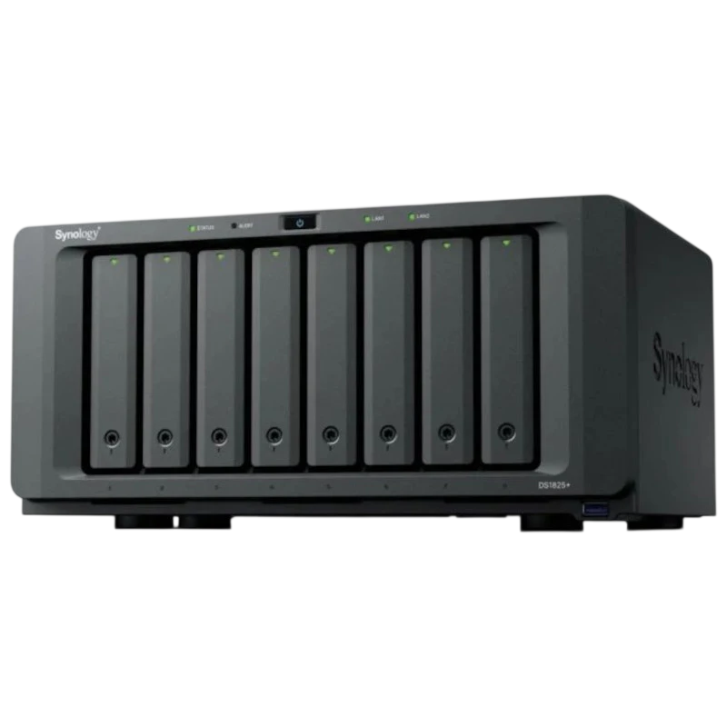 NAS Synology DS1825+ con 8 bahías frontales, chasis negro, LED de estado y puertos frontales; diseño compacto y robusto con ventilación trasera.
