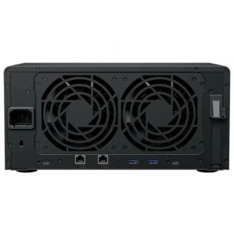 Parte trasera del Synology DS1825+: dos ventiladores grandes, dos puertos LAN, dos USB 3.0, un eSATA y puerto de alimentación en chasis negro.