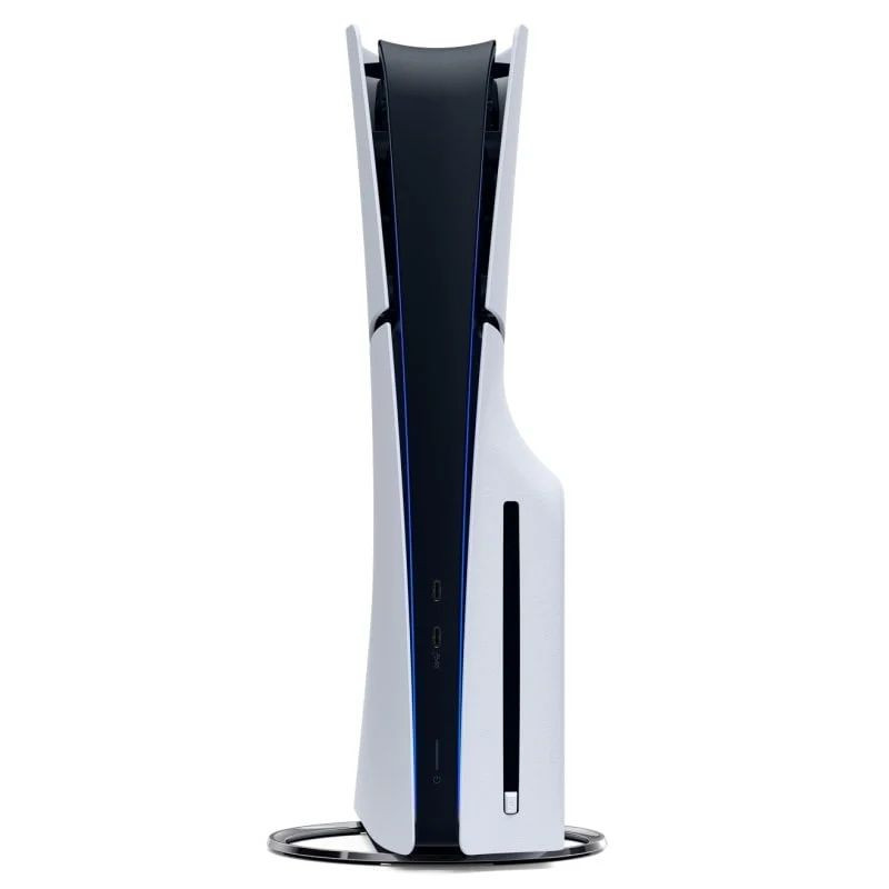 Consola PS5 Slim Chasis E vertical en base circular, color blanco con centro negro, ranura de disco, puerto USB-C y líneas LED azules; incluye Fortnite