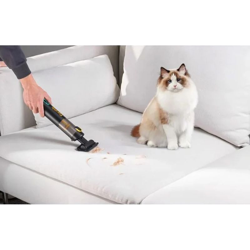 Fanttik V8 Apex aspirateur portable sans fil, brosse motorisée nettoyant poils sur canapé clair; design compact noir avec réservoir transparent et LED jaune