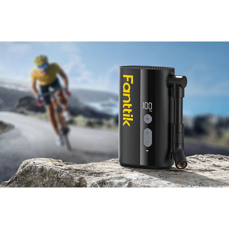 Bomba de bicicleta Fanttik X9 Ace portátil en negro, cuerpo compacto con pantalla digital 100 PSI, botones + y -, manguera lateral con boquilla y logo