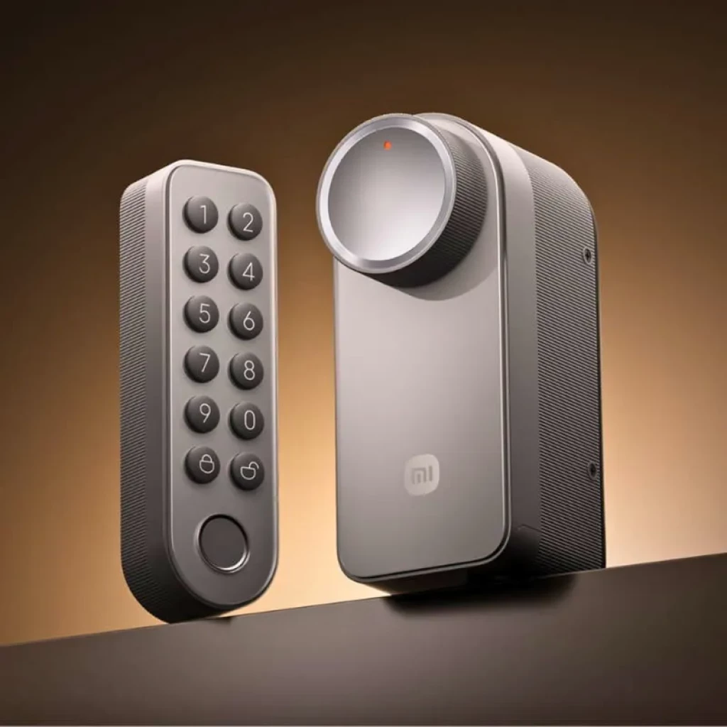 Cerradura inteligente Xiaomi gris con perilla circular y luz LED; teclado numérico inalámbrico con 0-9 y botón de confirmación. Diseño moderno y