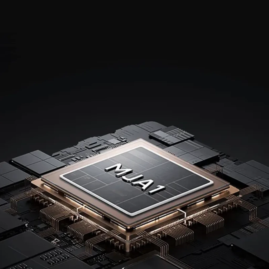 Chip NM1A1 de la cerradura inteligente Xiaomi con diseño multicapa, pines dorados y marco metálico negro, destaca por acabado premium y tecnología avanzada