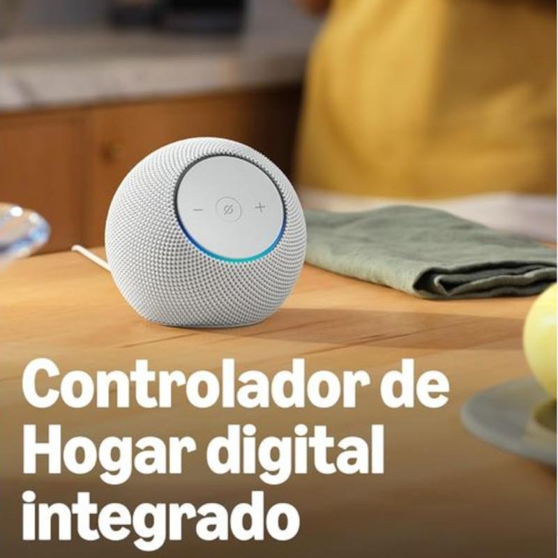 Amazon Echo Dot Max 2025 Blanco, altavoz esférico con malla textil blanca, aro LED azul, botones + y − y acción frontal, cable tejido trasero en encimera