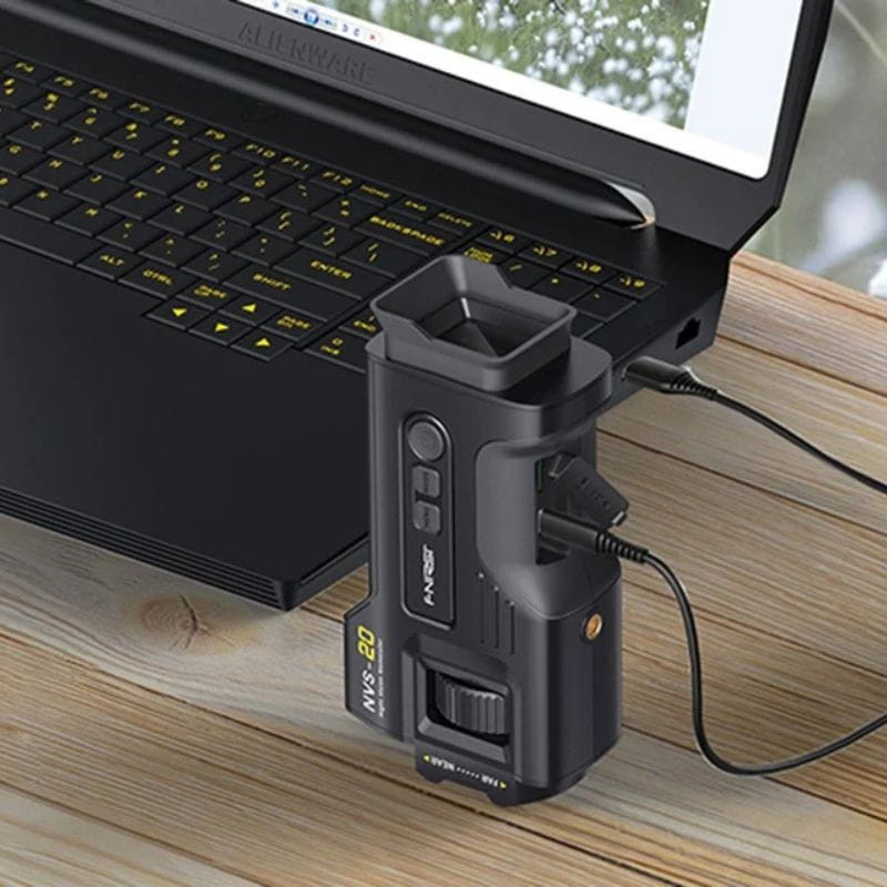 FNIRSI NVS-20 4K avec vision nocturne, monoculaire numérique compact, écran latéral, boutons M/OK et Mode, molette de focus, boîtier noir robuste