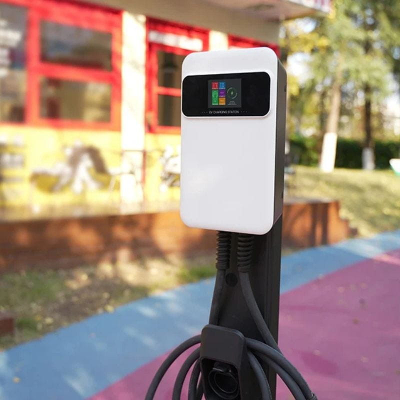 Besen SQ20-22KW-APP Blanco con carcasa blanca minimalista, pantalla superior a color y cable enrollado en soporte, diseñado para carga de coche eléctrico