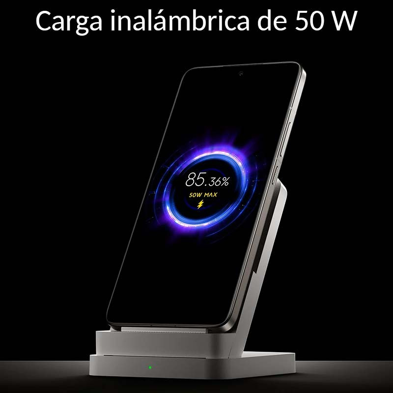 Xiaomi 14T Pro 5G 12GB/512GB Reacondicionado Oficial Negro en base de carga inalámbrica 50 W, pantalla encendida y porcentaje visible en primer plano