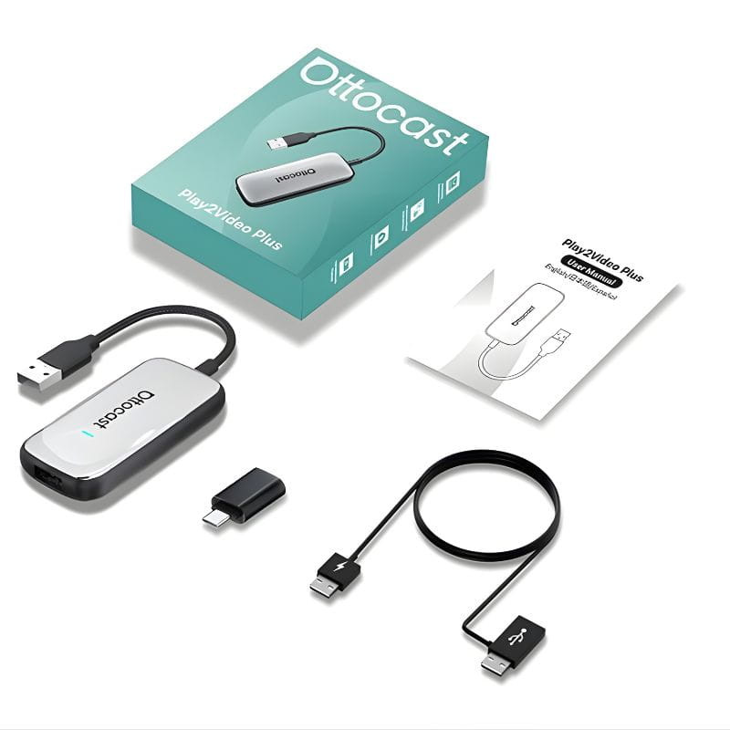 Ottocast Play2Video Ultra adaptador inalámbrico plateado con USB‑A, USB‑C y cable Lightning. Incluye convertidor USB‑C y guía rápida en caja verde