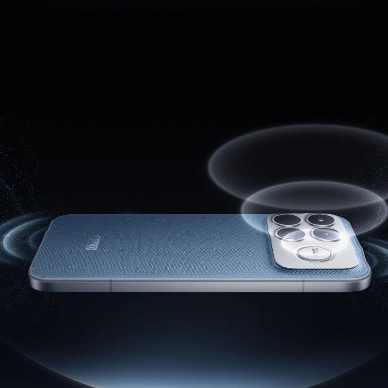 Xiaomi Poco F8 Ultra 5G 16Go/512Go Blue Denim, dos texturé bleu, module photo carré proéminent avec quatre objectifs et flash, bords plats élégants.