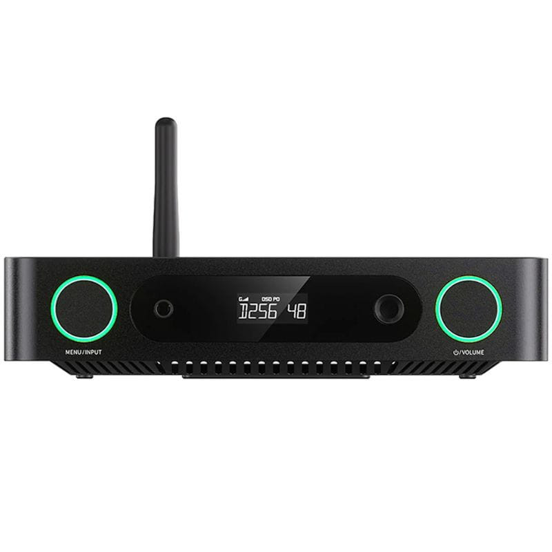 FiiO K13 R2R Amplificador/DAC negro con pantalla central, dos diales iluminados en verde, antena trasera y rejilla inferior de ventilación