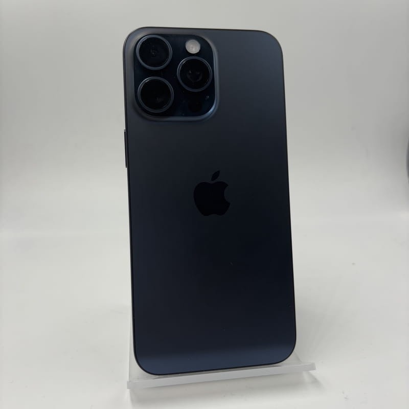 iPhone 15 Pro Max 5G 512Go titane bleu renewed état excellent, dos mat bleu, triple appareil photo pro, bords arrondis, logo Apple centré