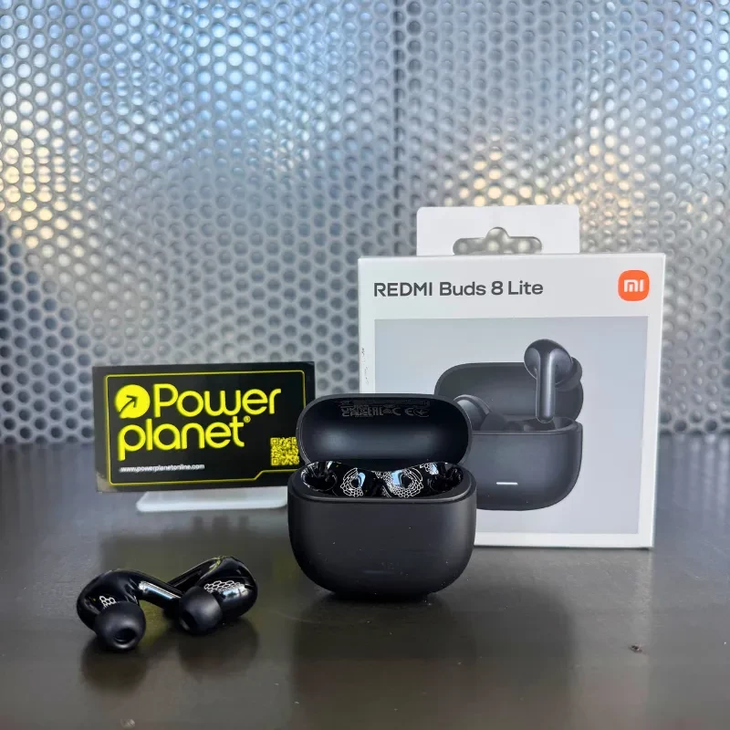 Xiaomi Redmi Buds 8 Lite Negro con estuche mate compacto, tapa abatible y auriculares in ear brillantes; diseño minimalista y moderno en color negro