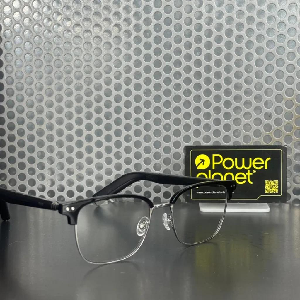 Mijia Smart Audio Glasses Browline con montura negra estilo browline, bisagra visible plateada, lentes transparentes y varillas gruesas; diseño IP54 y 13 h