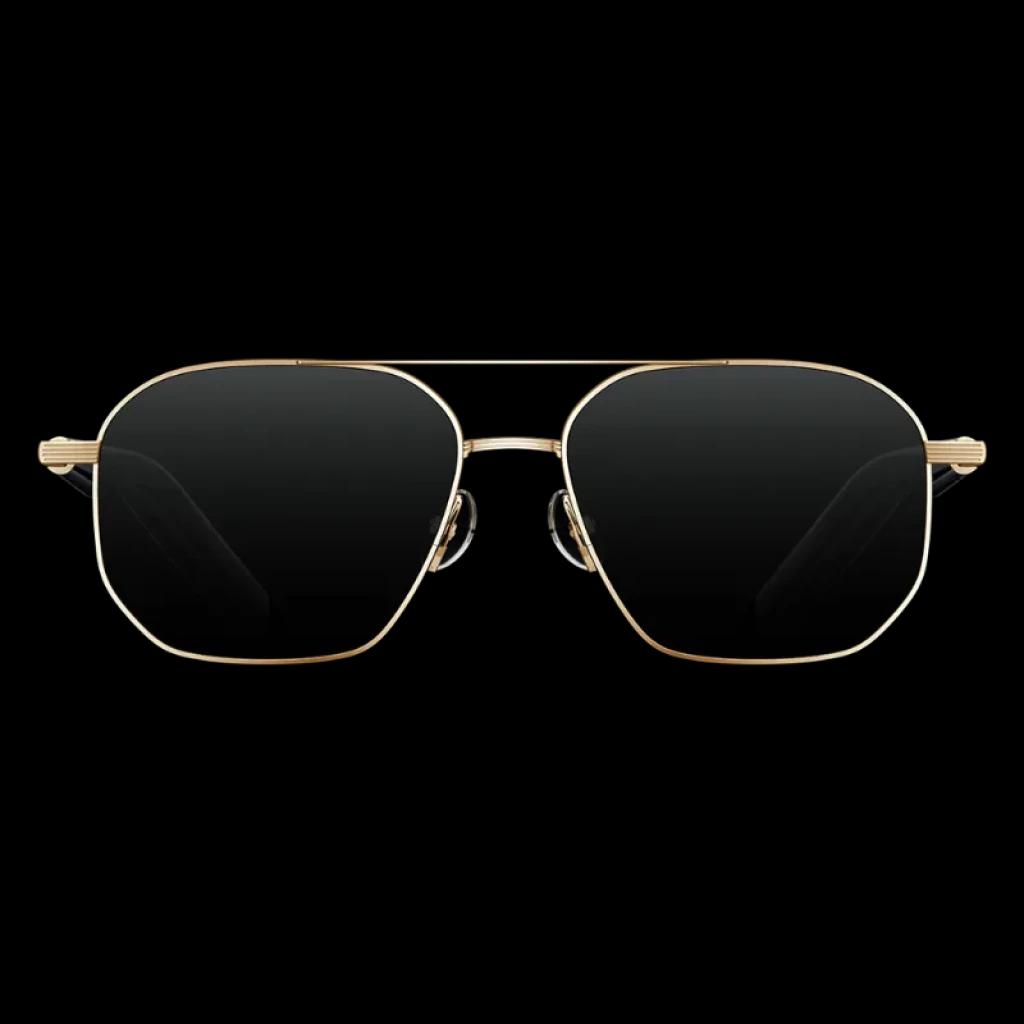 Gafas Mijia Smart Audio piloto con montura metálica dorada, lentes negras rectangulares redondeadas y puentes nasales ajustables; patillas delgadas con diseño elegante