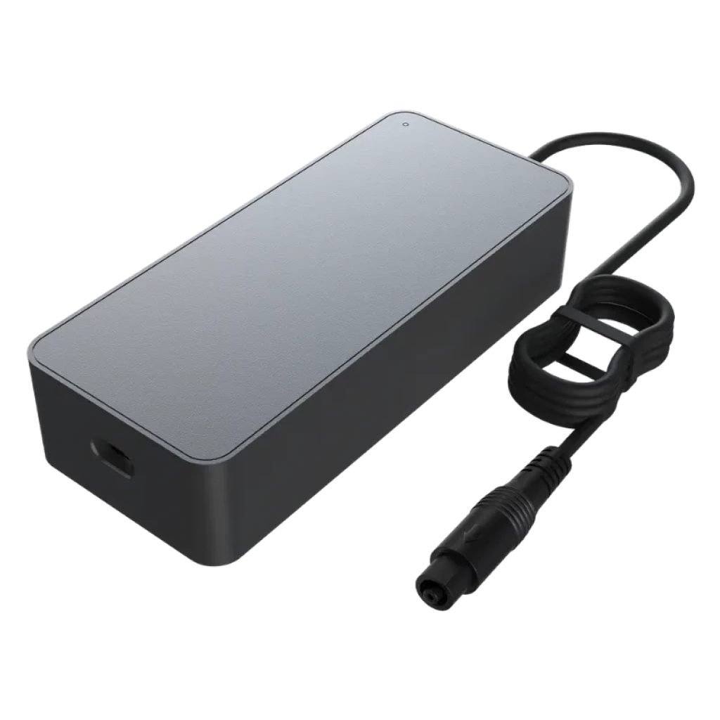 Carregador preto compacto para Xiaomi Electric Scooter Fast Charger 2, bloco retangular com acabamento fosco, porta e cabo destacáveis, potência 268W