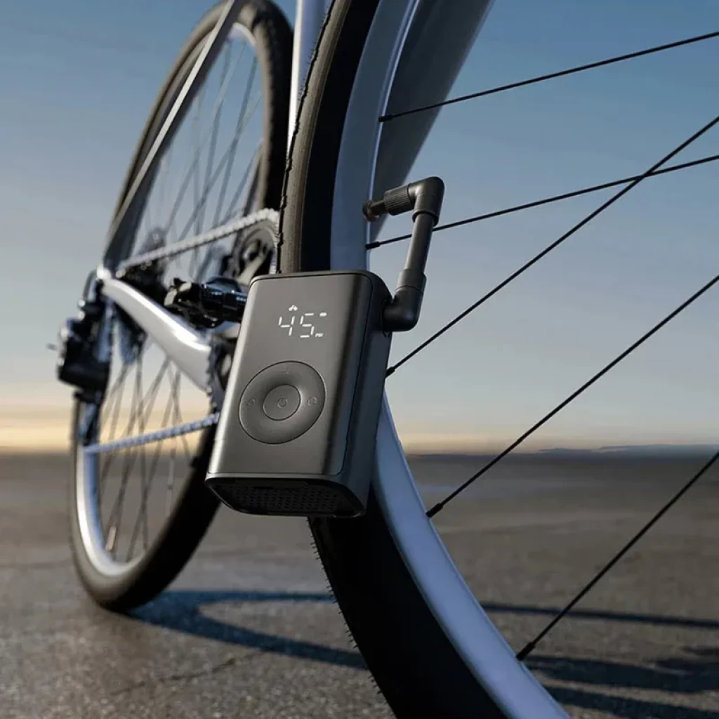 Mijia Compact Portable Electric Air Compressor con linterna, batería 2000 mAh, pantalla LED 45 psi, diseño portátil inflando llanta de bicicleta