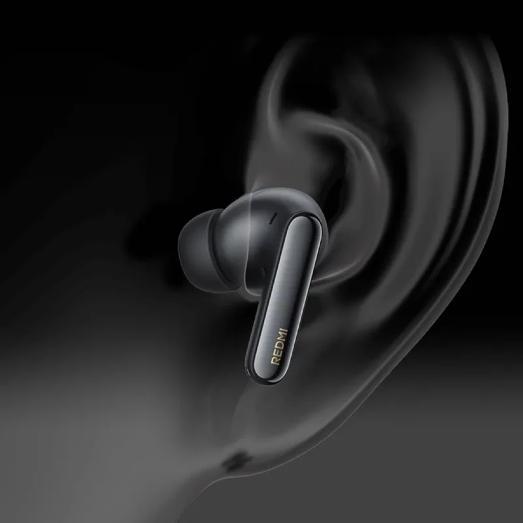 Xiaomi Redmi Buds 8 Pro ANC Negro en oído: auricular in-ear negro con almohadilla de silicona, vástago estilizado y logo Redmi en dorado, diseño ergonómico
