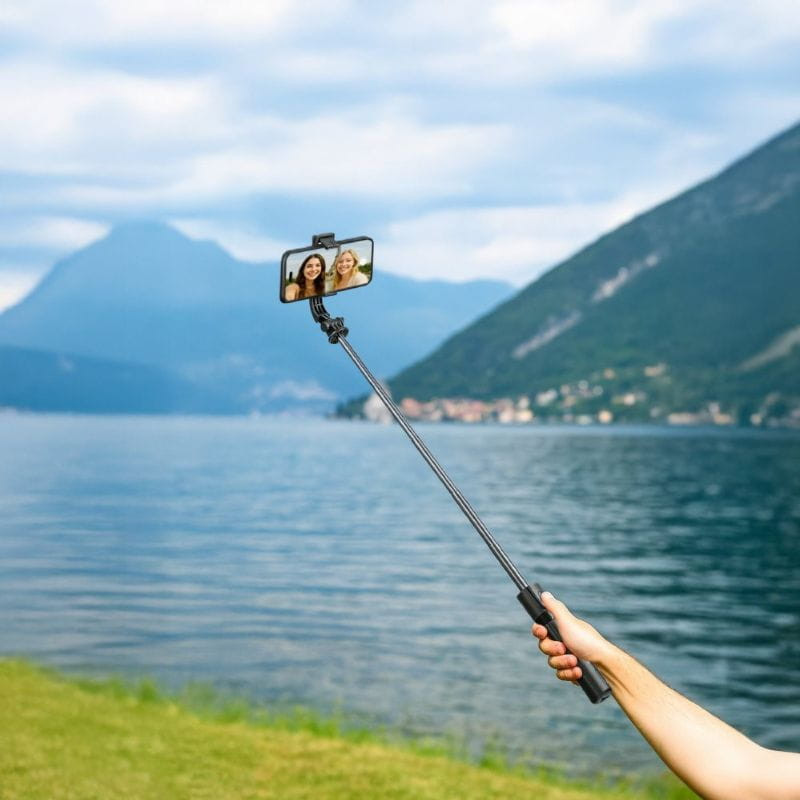 OBAL:ME SelfiePod Gimbal Tripod com comando remoto, bastão extensível com suporte de smartphone, estabilização gimbal e pega antiderrapante à beira de lago