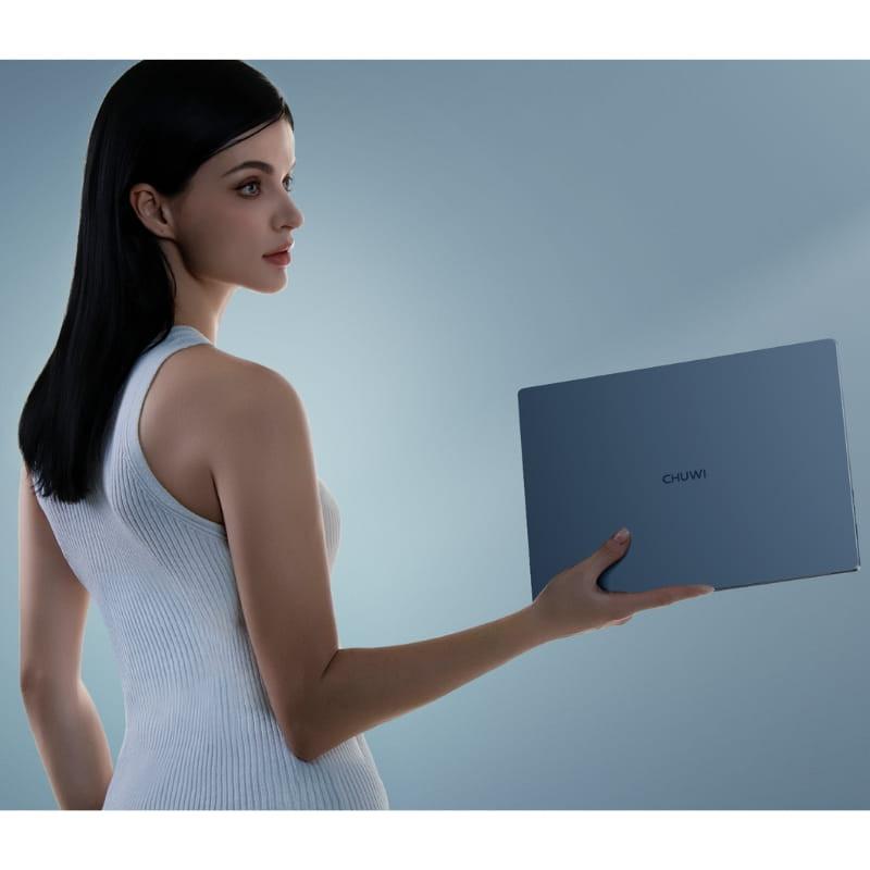Portátil Chuwi CoreBook Air 14 pulgadas en color azul, diseño ultradelgado, carcasa minimalista con logo CHUWI centrado y bordes limpios