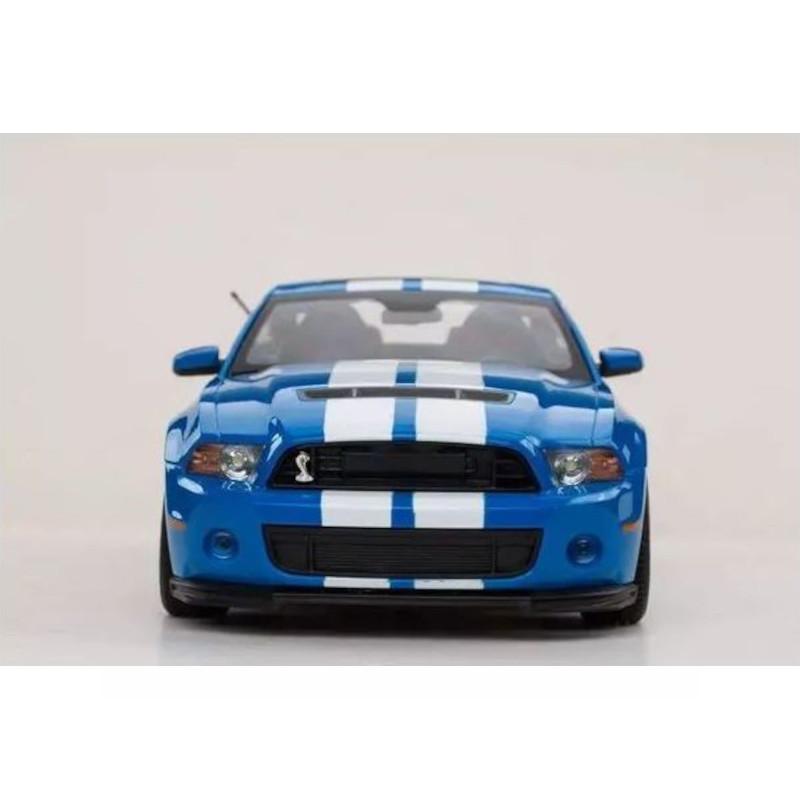 RASTAR R/C 1:14 Ford Shelby GT500 Bleu avec bandes blanches, capot ventilé, logo cobra, phares détaillés et finition sport réaliste en façade