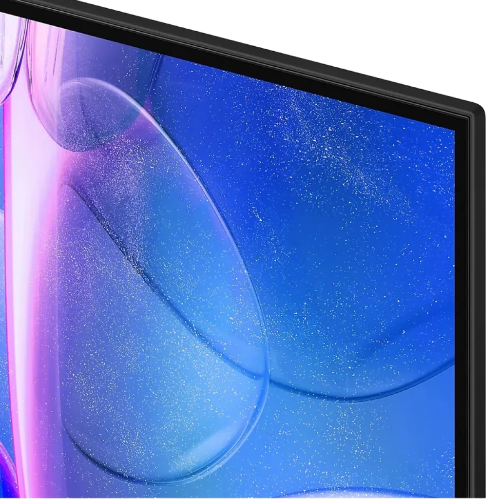 Borda fina preta e tela 55 Crystal UHD 4K com cores vibrantes e alto contraste HDR10+; design elegante, ângulos retos e acabamento premium