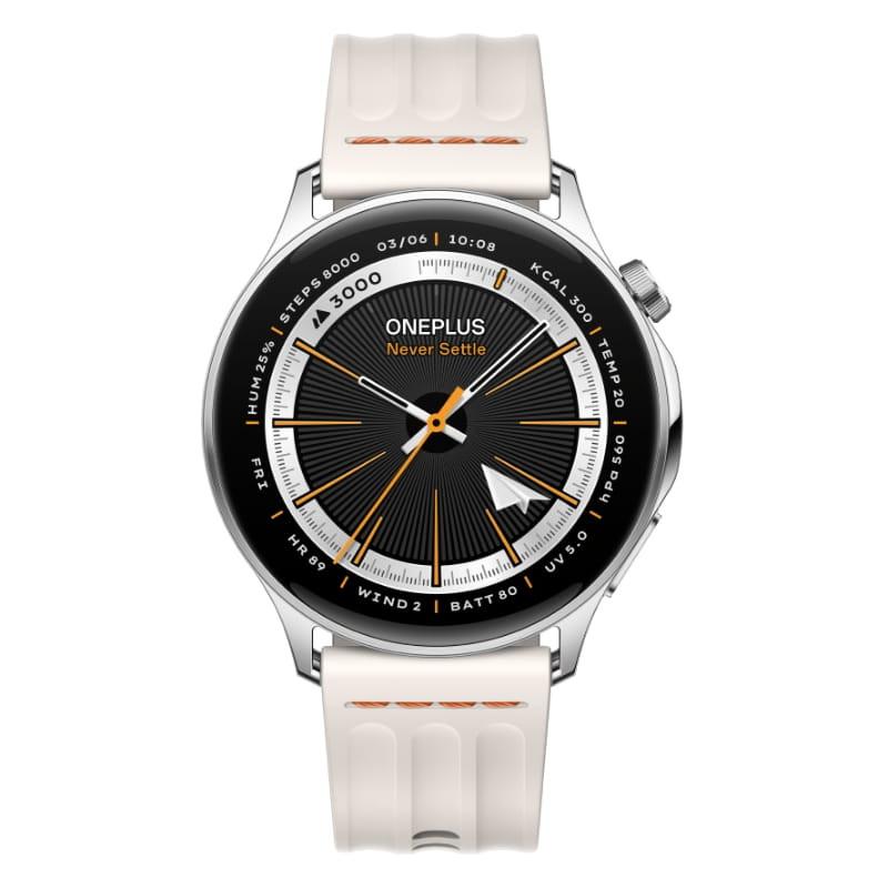 OnePlus Watch Lite Plata con bisel metálico brillante, esfera negra con detalles naranjas, marcadores de actividad y correa de silicona blanca texturizada